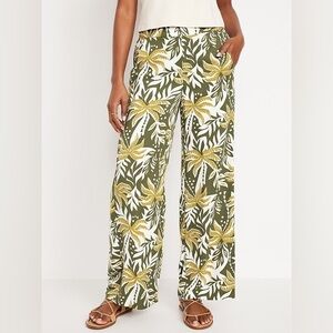 Old Navy Women’s Tropical Green Leaves Wide-Leg Cropped Pants Sz S